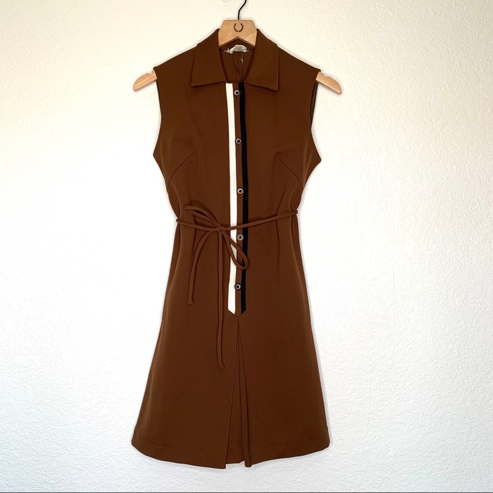 Vintage Brown Sleeveless Button-Front Jumpsuit with Contrast Trim